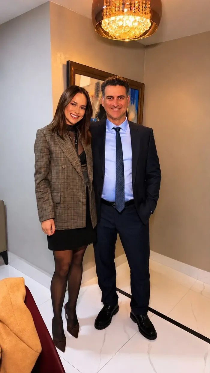 Duda Brasil com um médico cliente