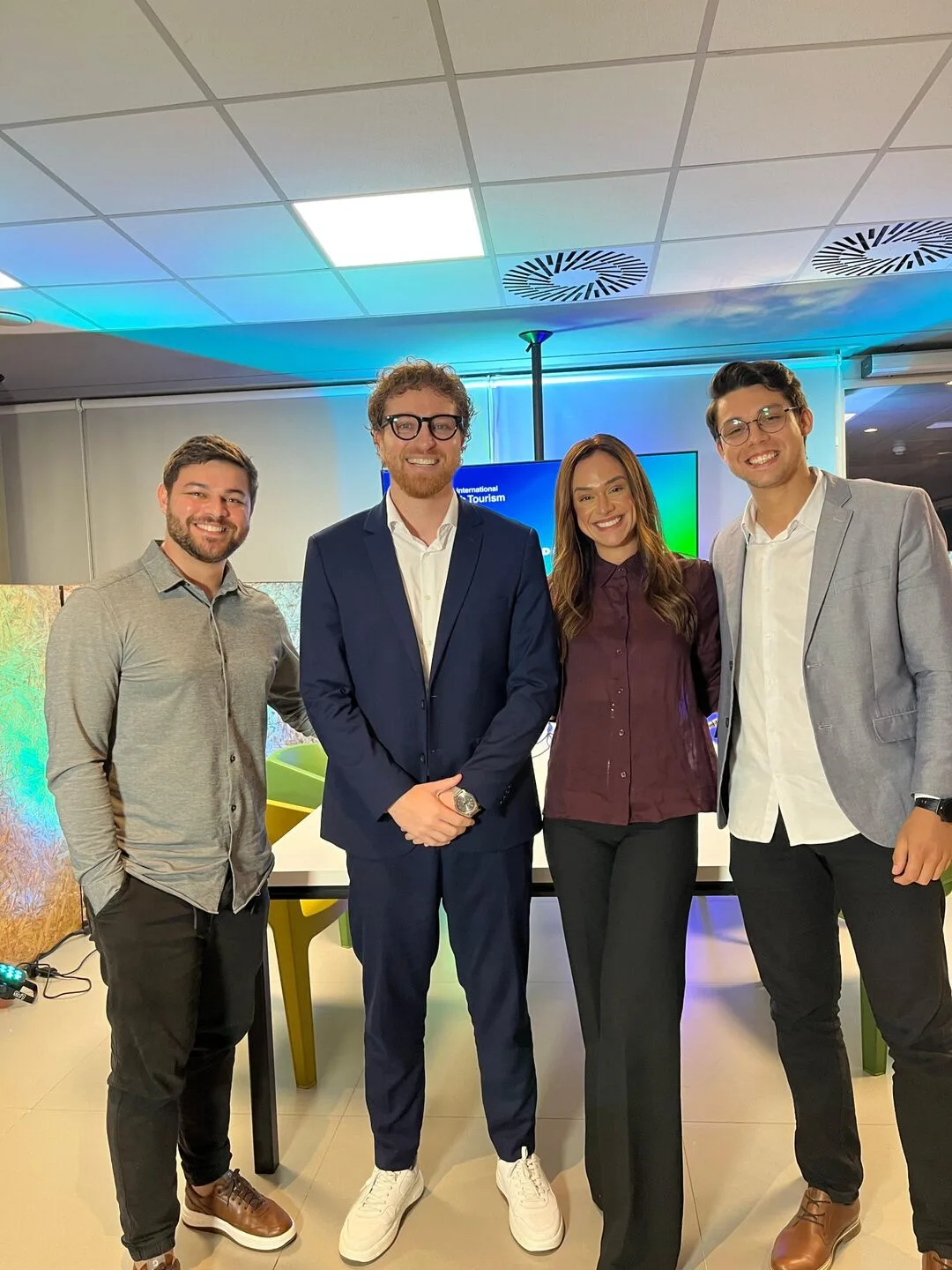 Equipe no estúdio do VDCast